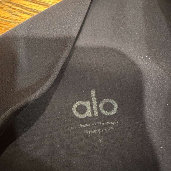 Alo- High-Waist Ripped Warrior Legging - Picture 4 of 6